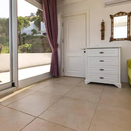 Charming Duplex With Pool And Stunning Mediterranean View In Apartmán